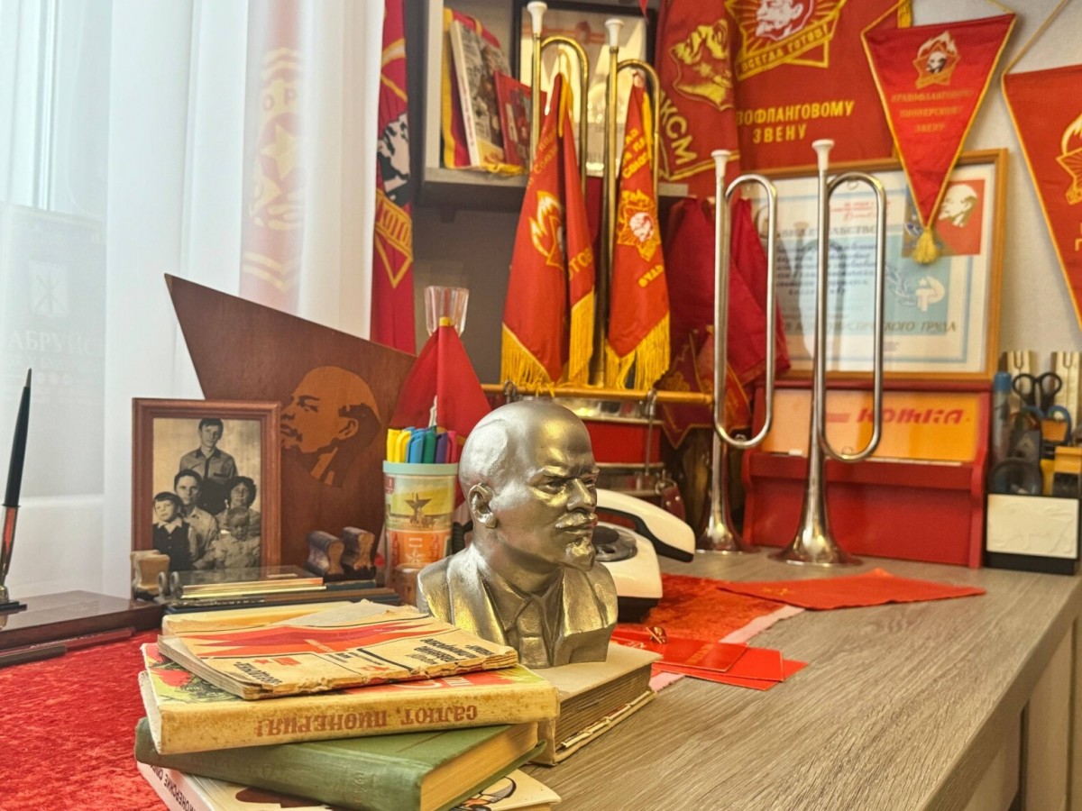 Бобруйский школьник в своей комнате создал мини-музей пионерии