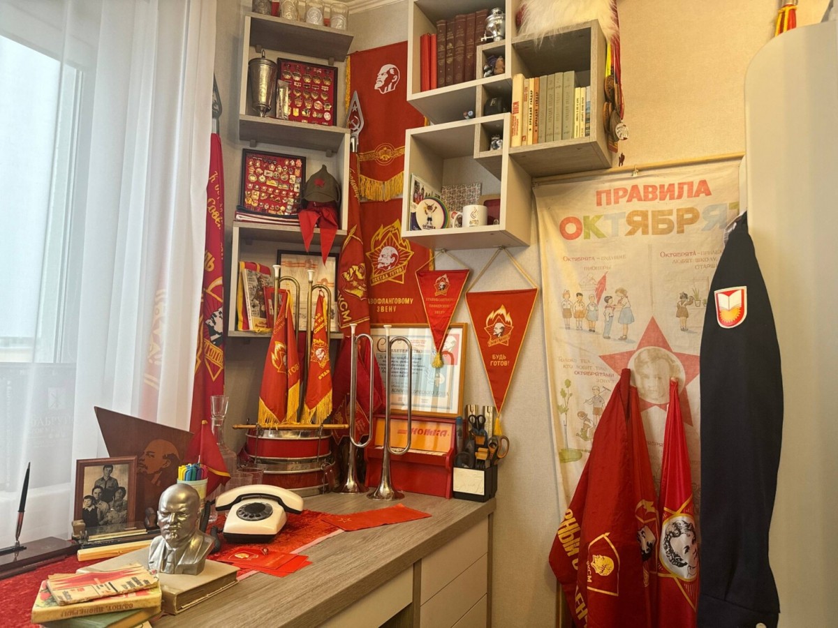 Бобруйский школьник в своей комнате создал мини-музей пионерии