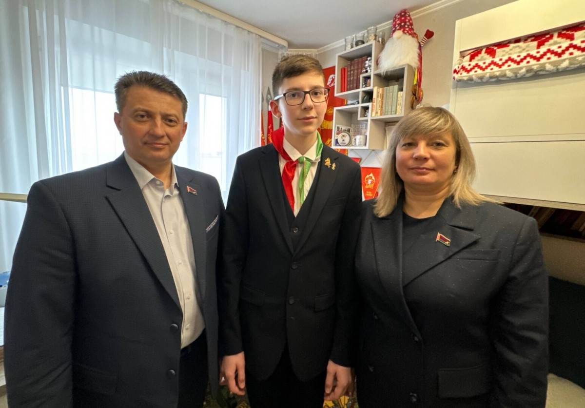 Бобруйский школьник в своей комнате создал мини-музей пионерии