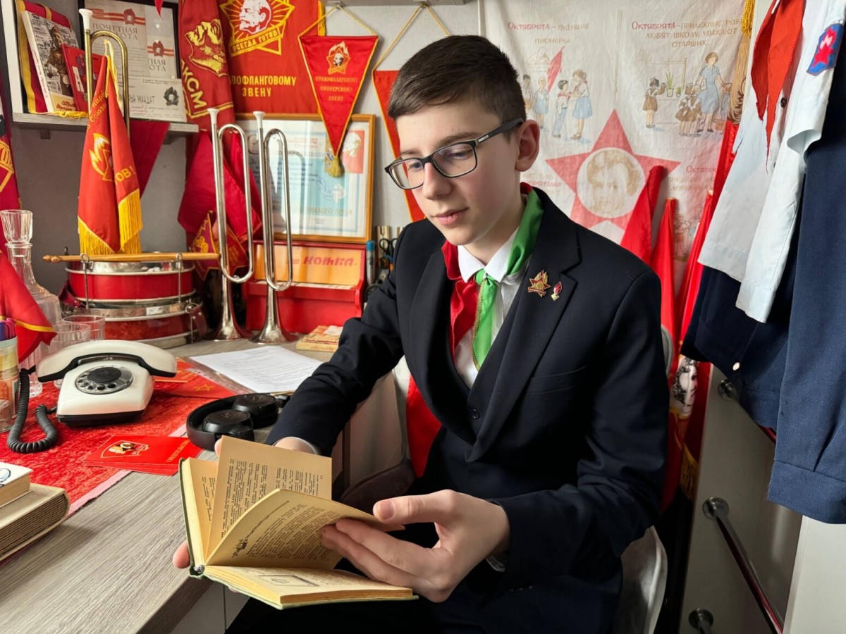 Бобруйский школьник в своей комнате создал мини-музей пионерии