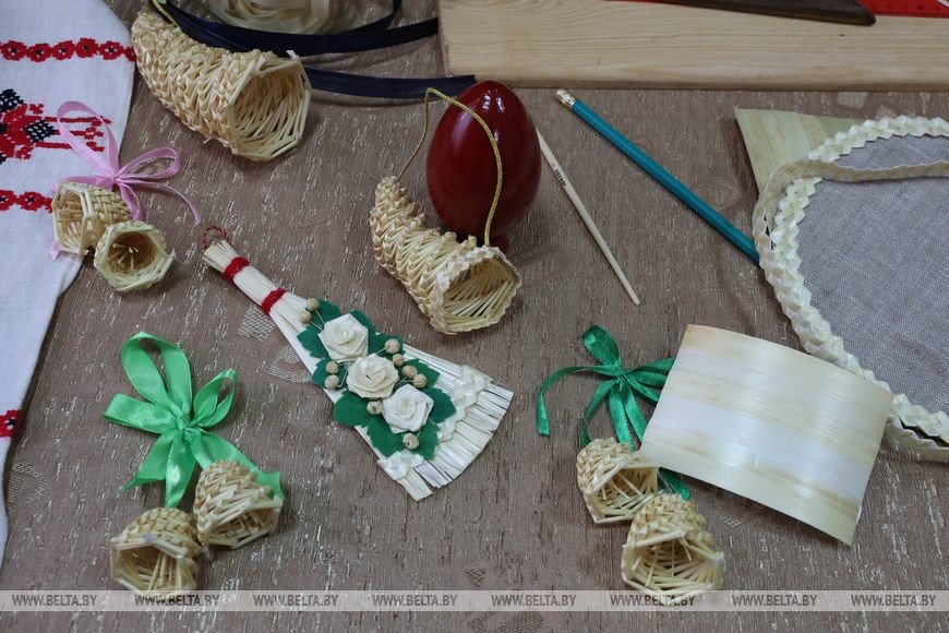 Выпускники Бобруйского колледжа возрождают древние традиции соломоплетения