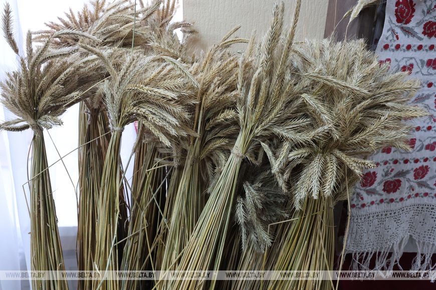 Выпускники Бобруйского колледжа возрождают древние традиции соломоплетения