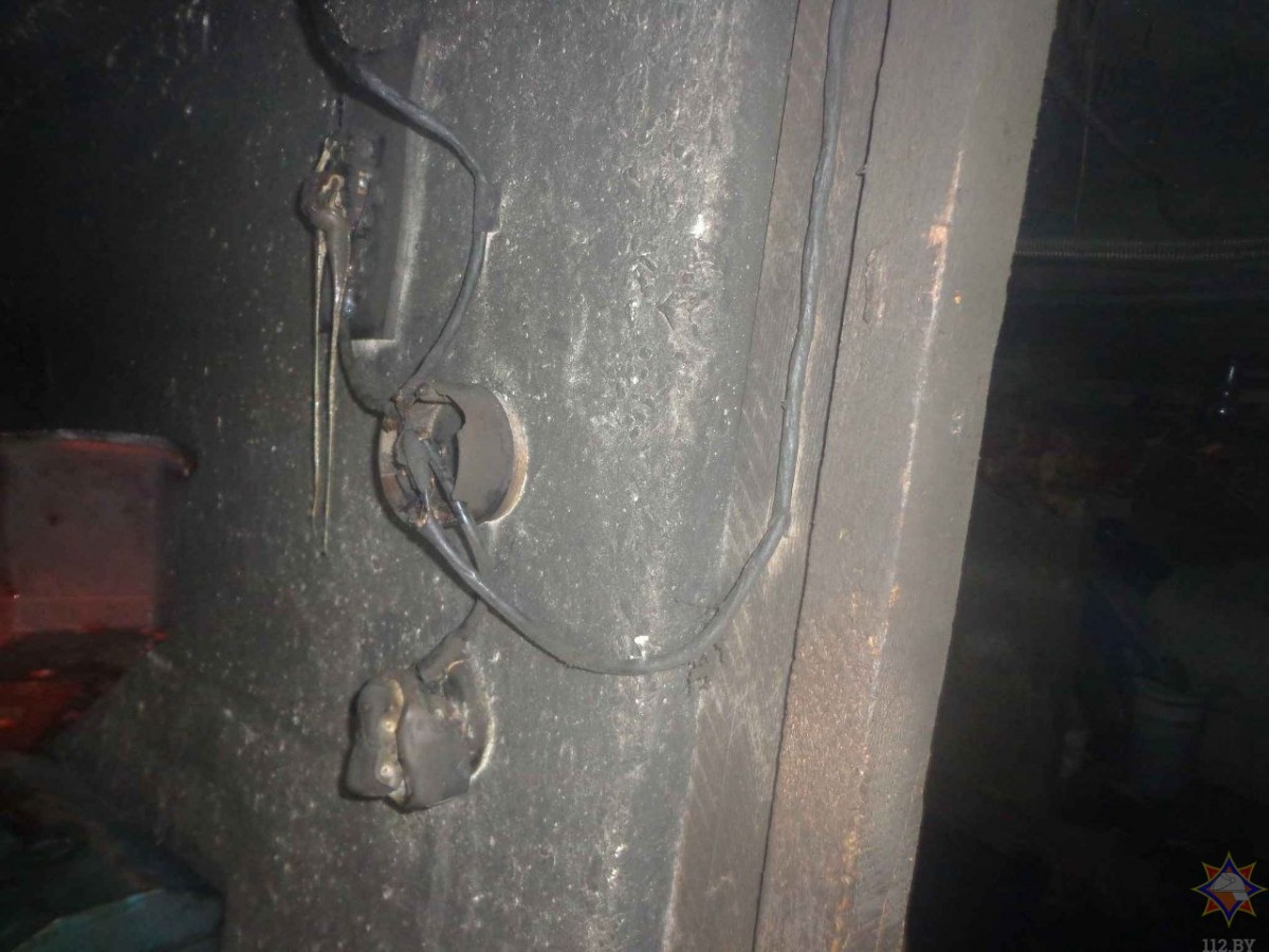 МЧС спасли пятерых из задымленного дома на Горелика