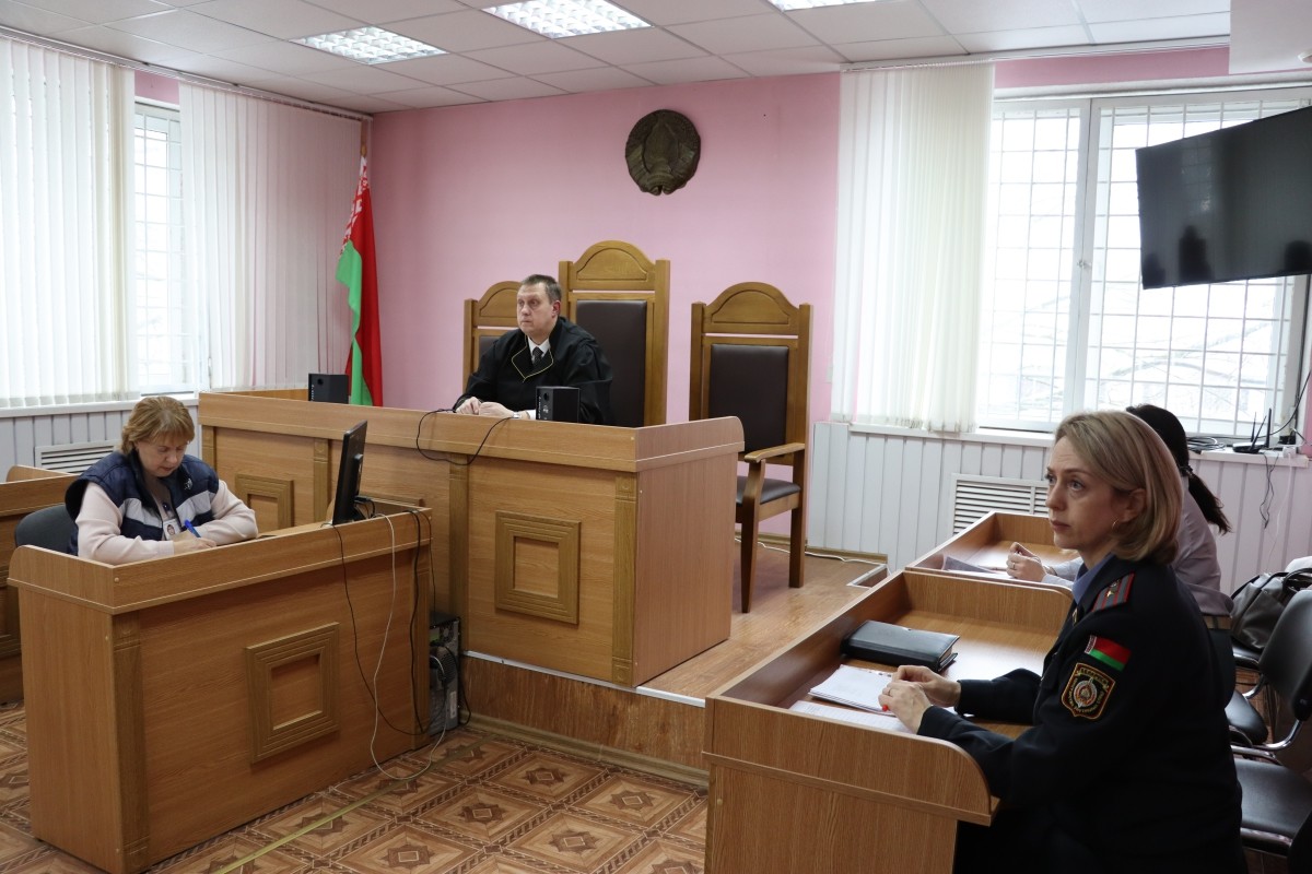 Зал суда вместо отсрочки: в Бобруйске подросток отправился под стражу