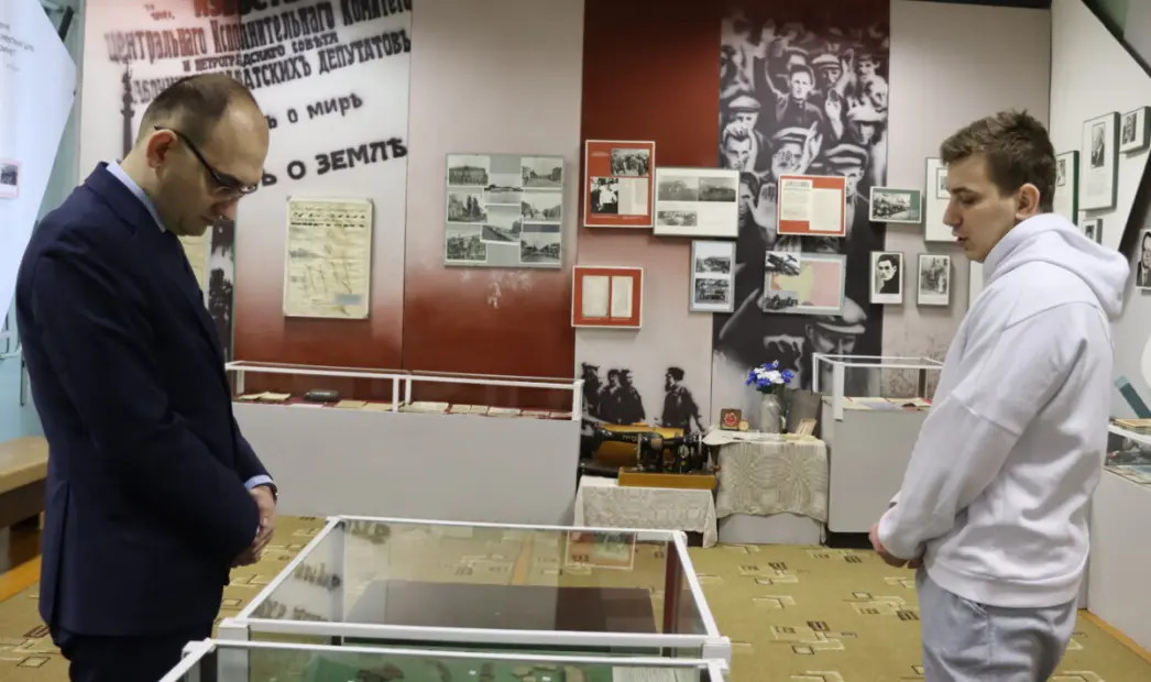 Антон Каранкевіч абмеркаваў з супрацоўнікамі музея папулярызацыю культурнай спадчыны Антон Каранкевіч абмеркаваў з супрацоўнікамі музея папулярызацыю культурнай спадчыны