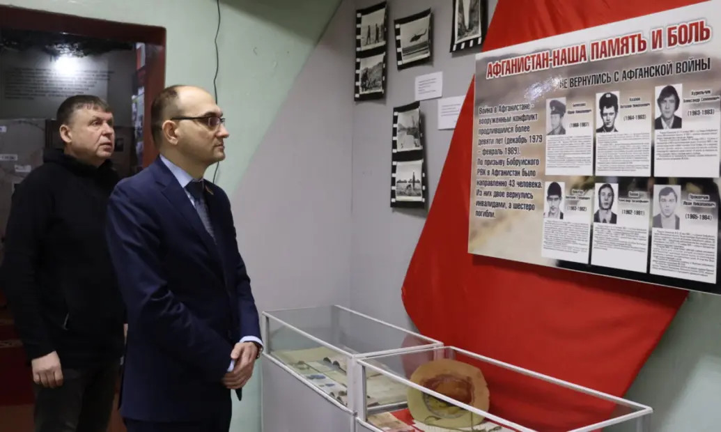 Антон Каранкевіч абмеркаваў з супрацоўнікамі музея папулярызацыю культурнай спадчыны Антон Каранкевіч абмеркаваў з супрацоўнікамі музея папулярызацыю культурнай спадчыны