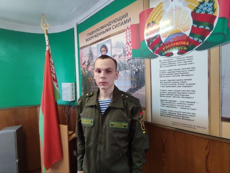 Бобруйский военкомат принял делегацию профсоюза АПК с подарками для призывников