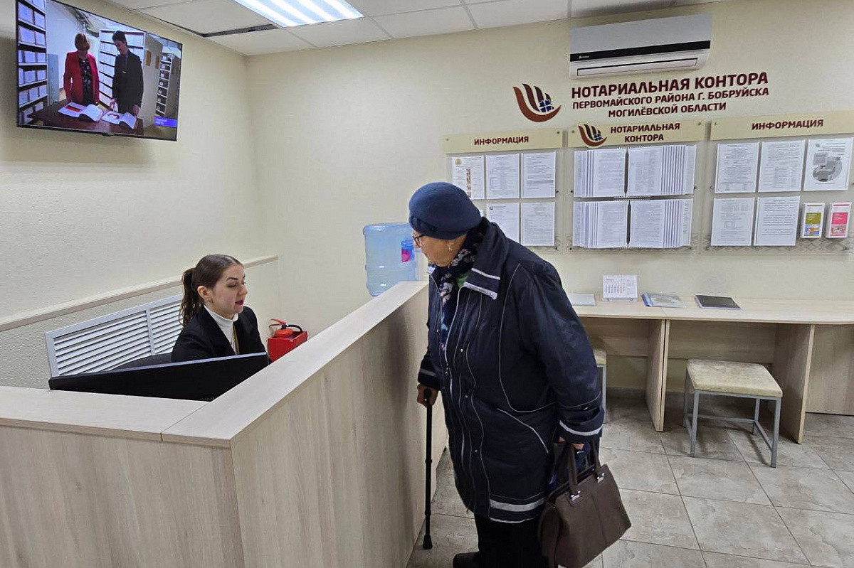 Министр юстиции проверил работу с обращениями граждан в Бобруйске