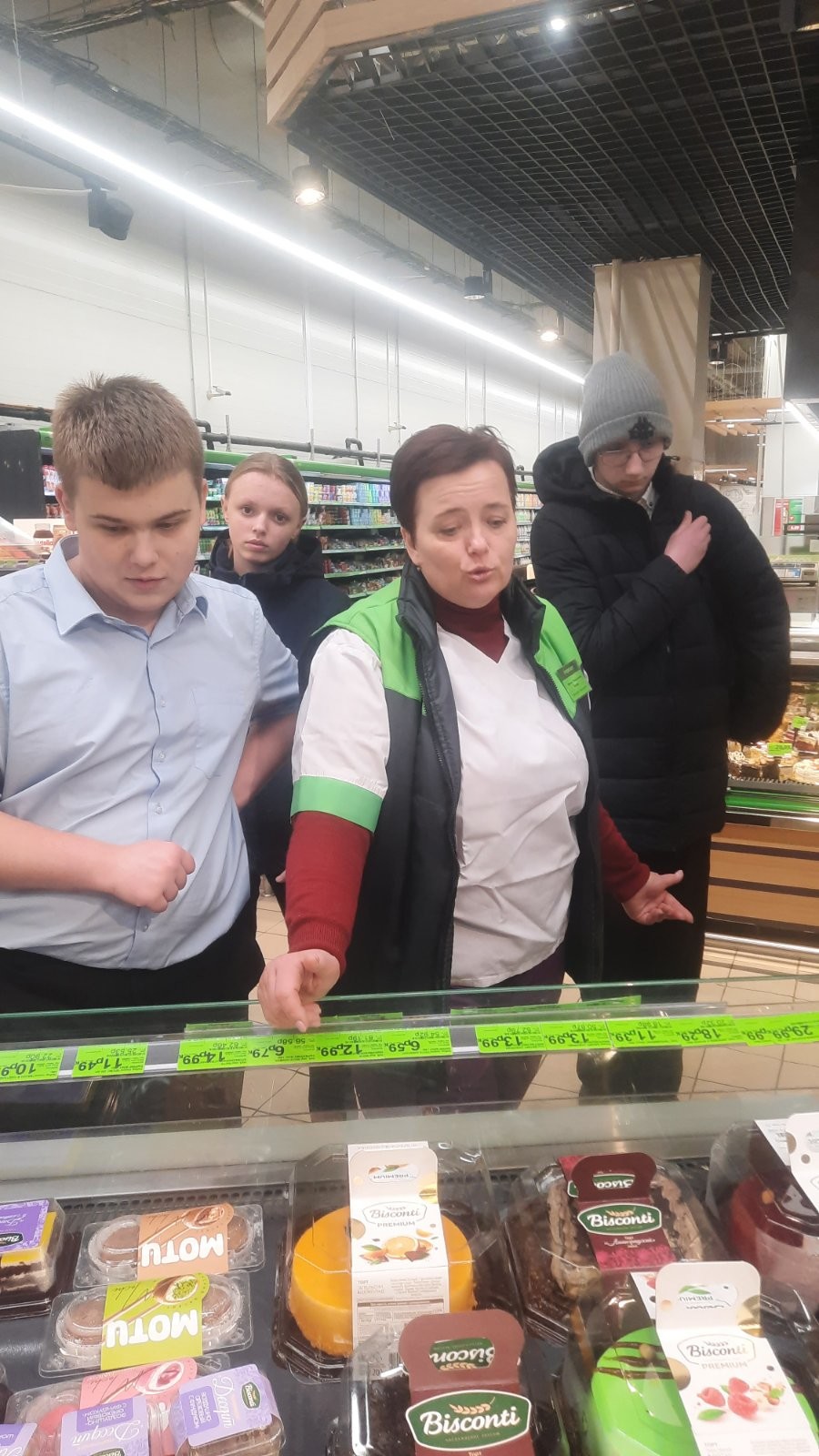 Школьников Бобруйска водили на экскурсию в &laquo;Евроопт&raquo;