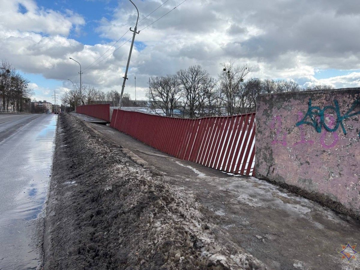 Подразделения МЧС выезжали по сообщению об угрозе обрушения путепровода в Бобруйске