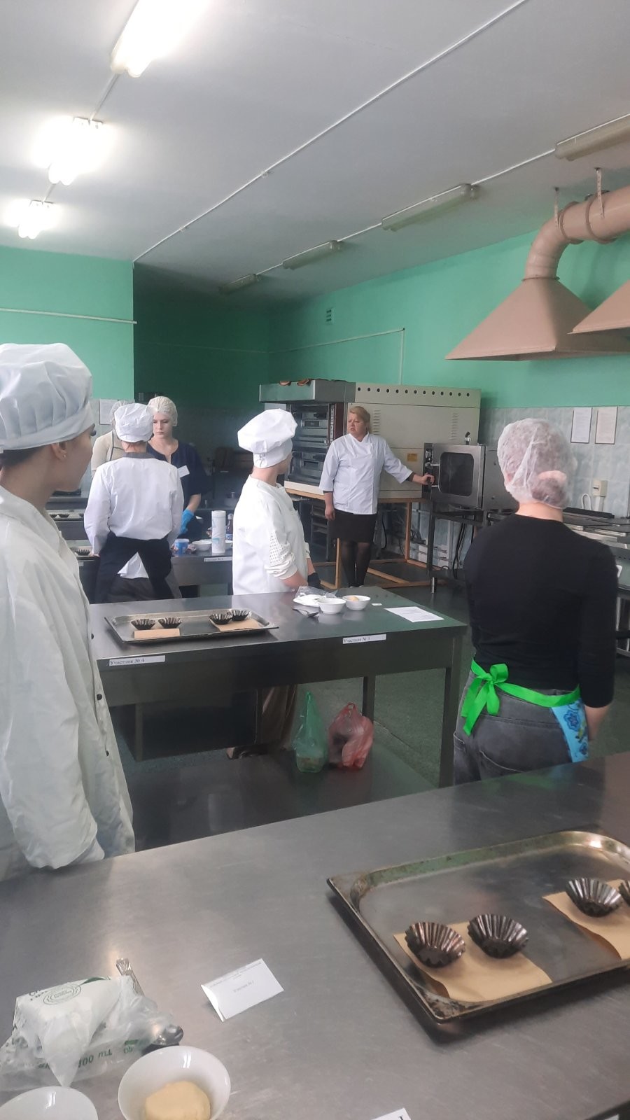 Пять бобруйских школ приняли участие в конкурсе по кондитерскому искусству