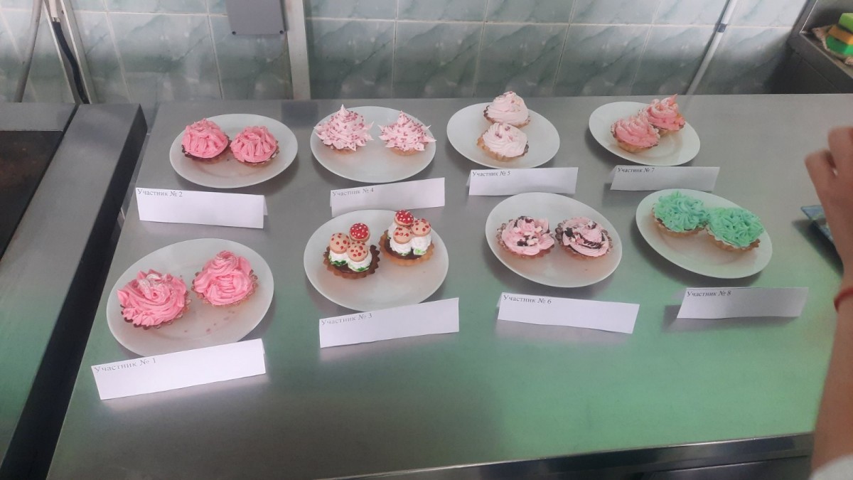 Пять бобруйских школ приняли участие в конкурсе по кондитерскому искусству