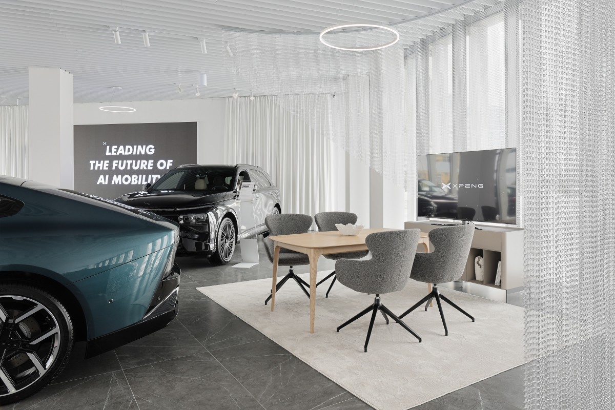 электромобили Xpeng