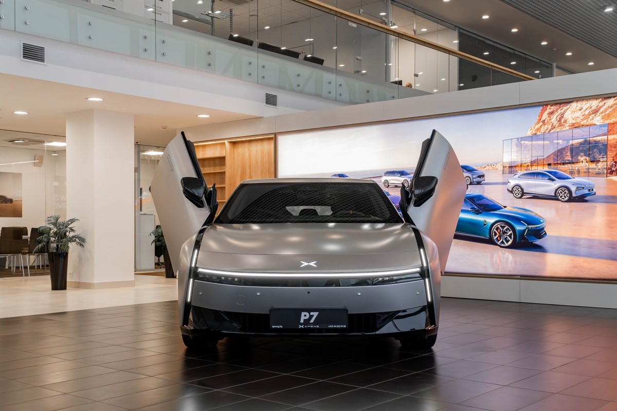 электромобили Xpeng