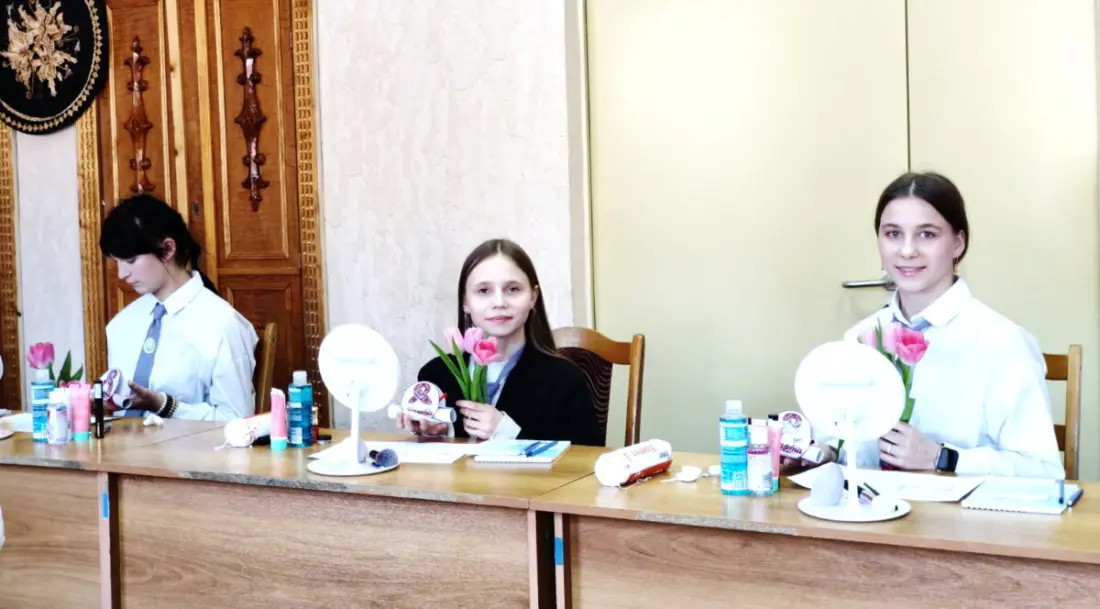 &laquo;Белорусский союз женщин&raquo; провел мастер-класс по красоте для воспитанниц Каменской школы-интерната
