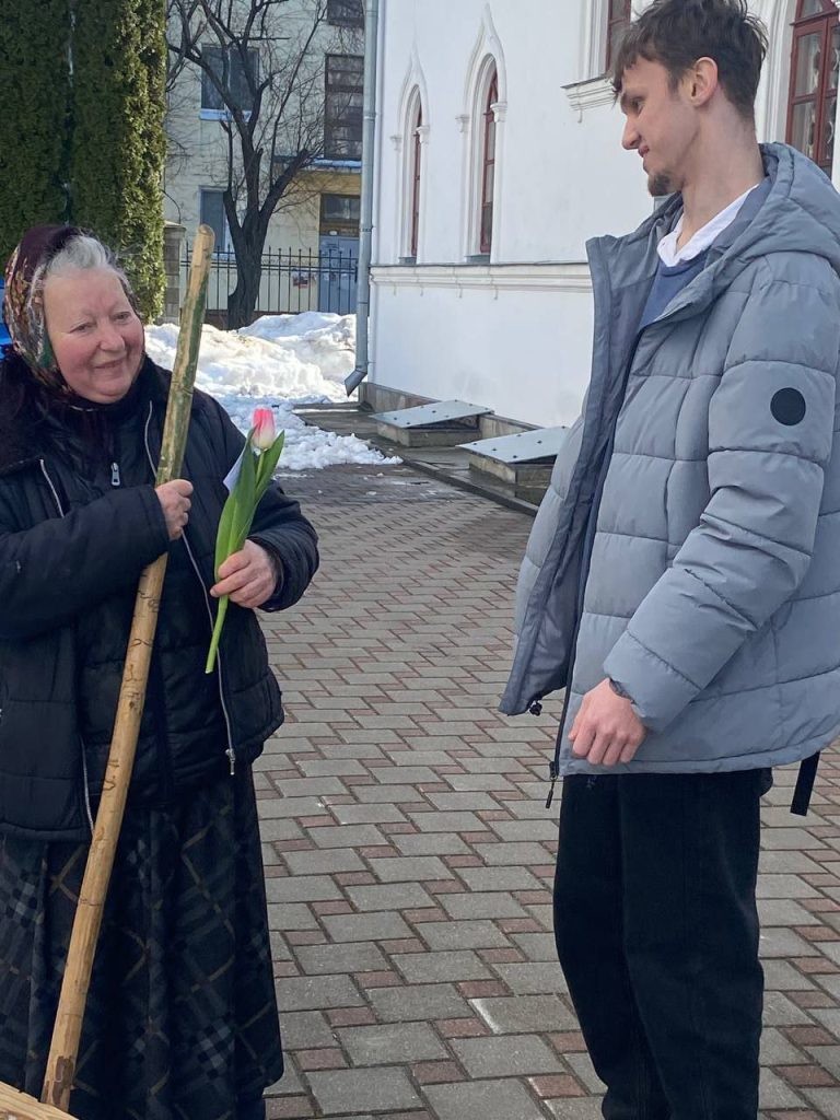 Как студенты БГАЭК поздравляли сотрудниц ЖКХ с 8 Марта