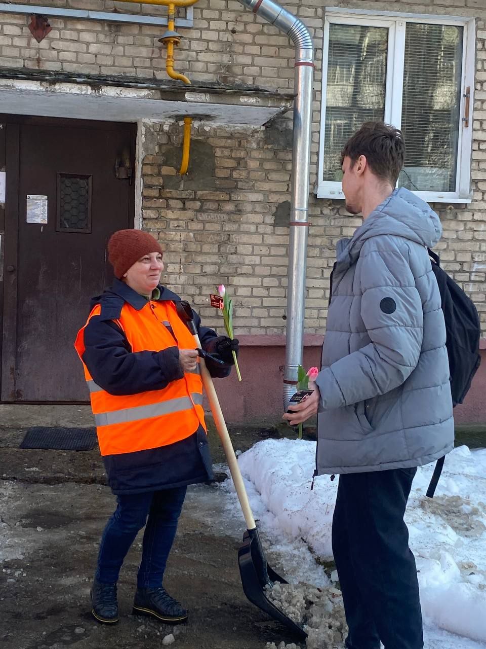 Как студенты БГАЭК поздравляли сотрудниц ЖКХ с 8 Марта