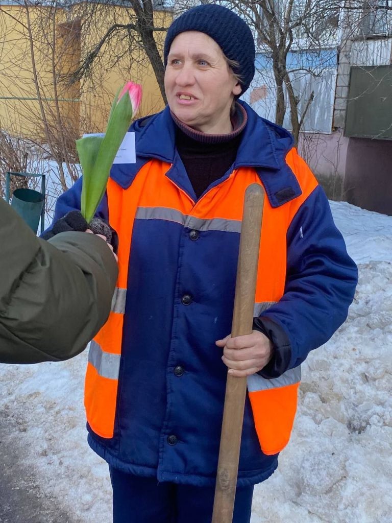 Как студенты БГАЭК поздравляли сотрудниц ЖКХ с 8 Марта