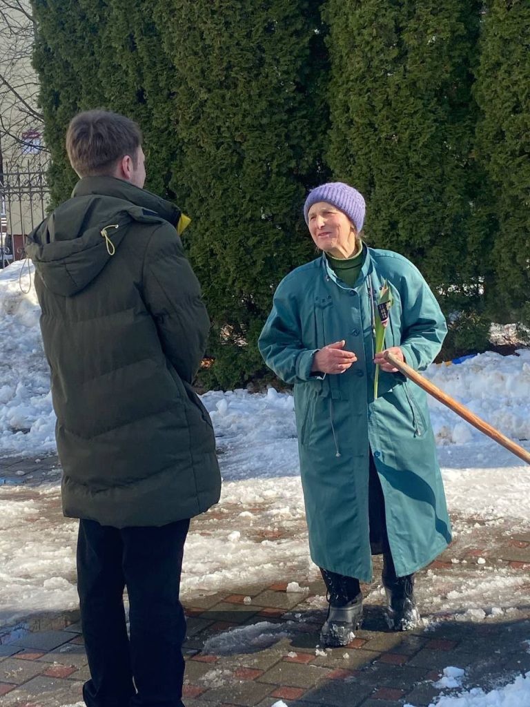 Как студенты БГАЭК поздравляли сотрудниц ЖКХ с 8 Марта