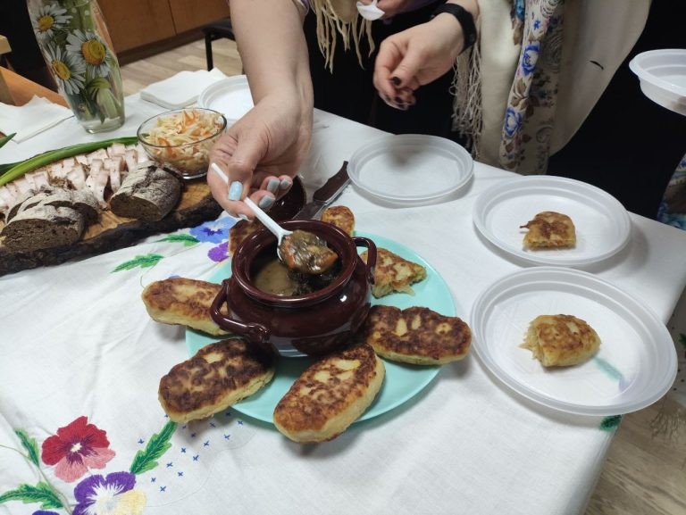 Драники, блины и полендвица: &laquo;Бобруйские электрические сети&raquo; устроили гастрономический праздник