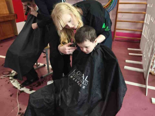 Учащиеся Бобруйска отточили мастерство и подарили внимание детям из детского дома