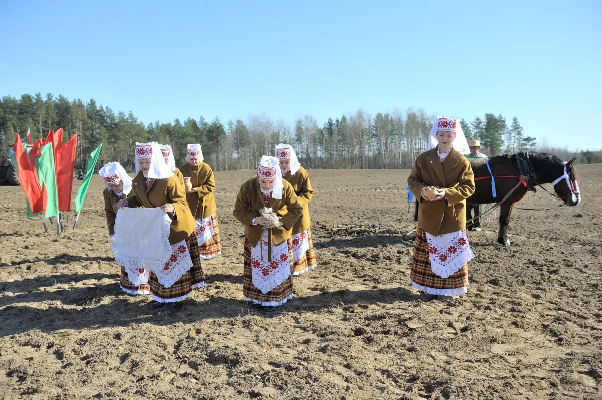 На Бобруйщине дан массовый старт посевной