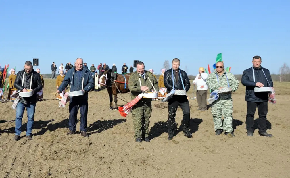 На Бобруйщине дан массовый старт посевной