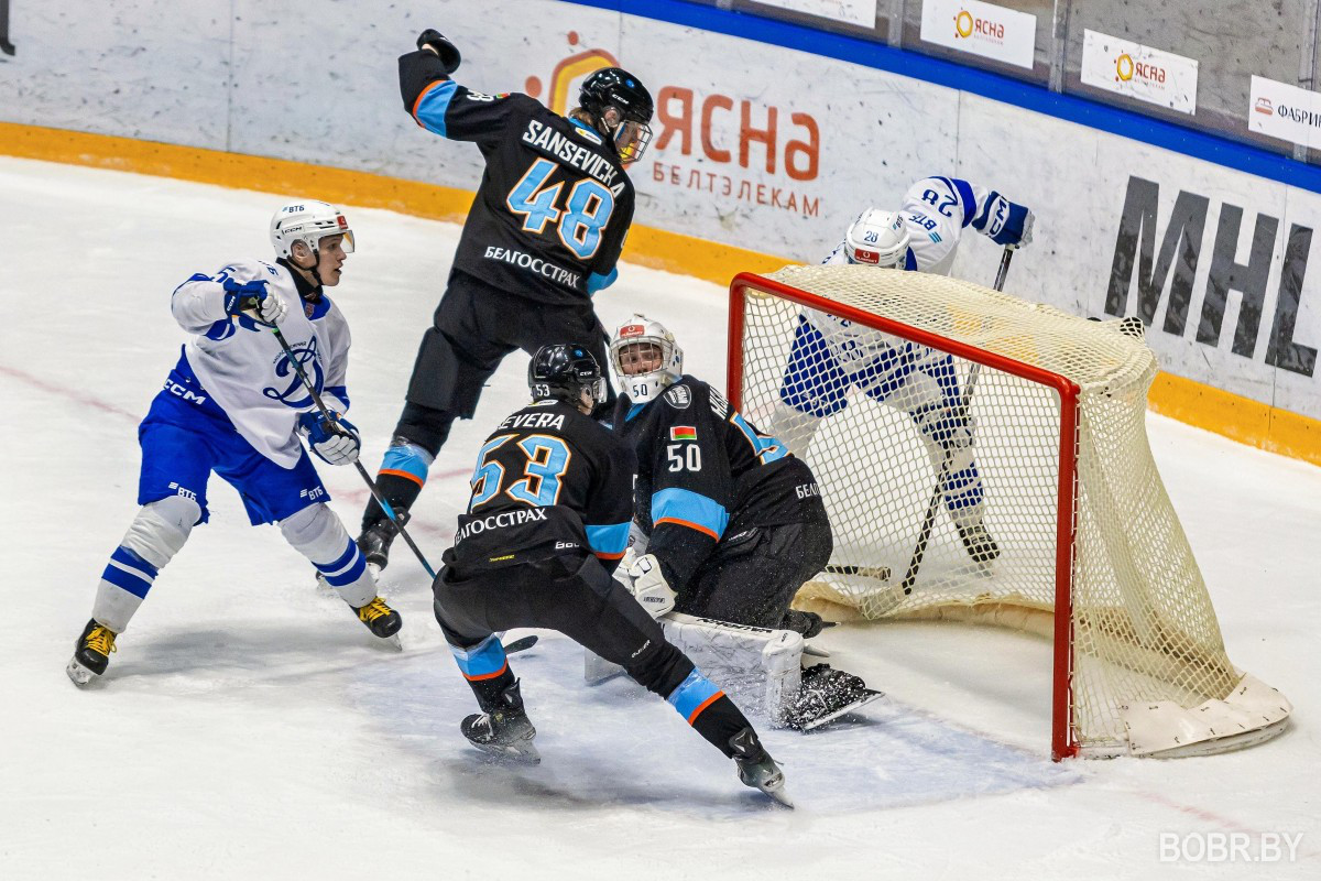 Хозяева льда вырвали победу со счётом 3:2