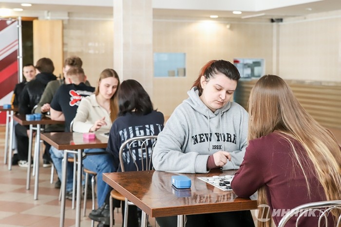 На базе &laquo;Белшины&raquo; прошел турнир по шашкам среди молодых специалистов