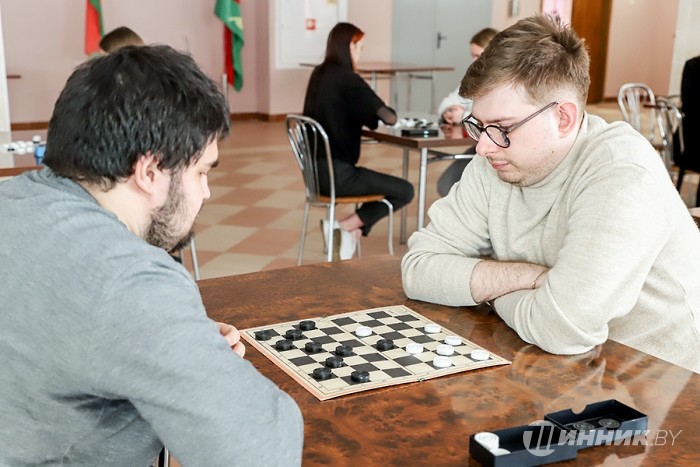 На базе &laquo;Белшины&raquo; прошел турнир по шашкам среди молодых специалистов
