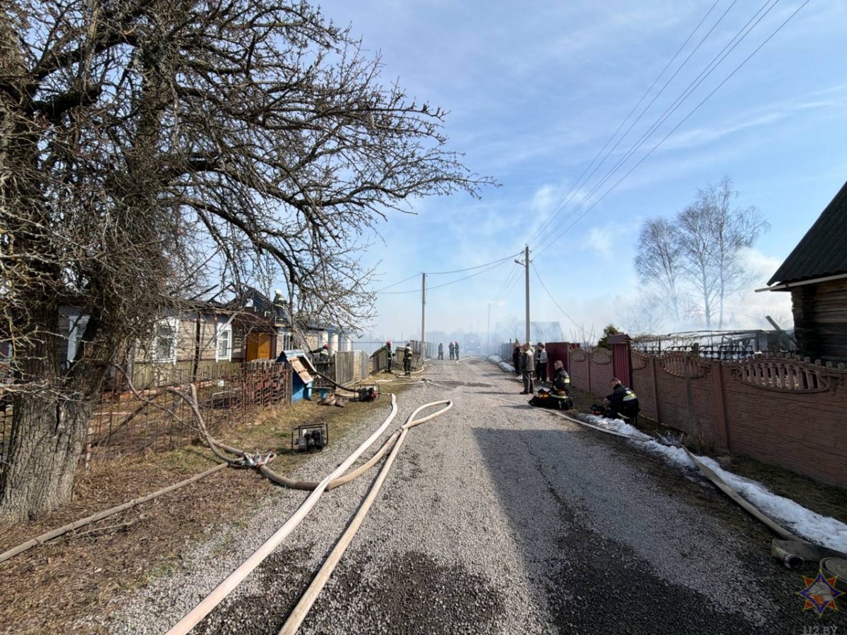 Крупный пожар в Бобруйском районе: сгорели дома и постройки