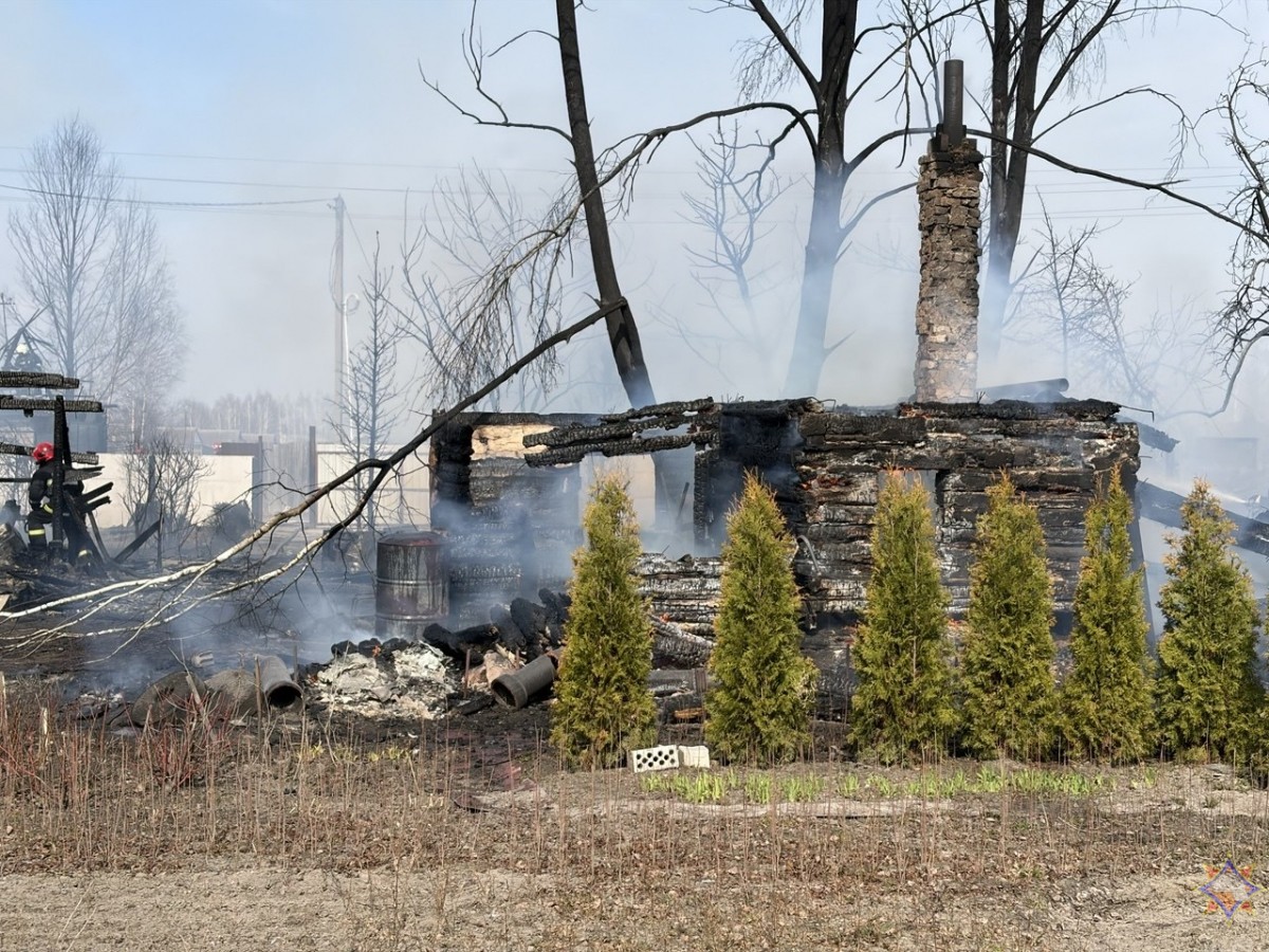 Крупный пожар в Бобруйском районе: сгорели дома и постройки