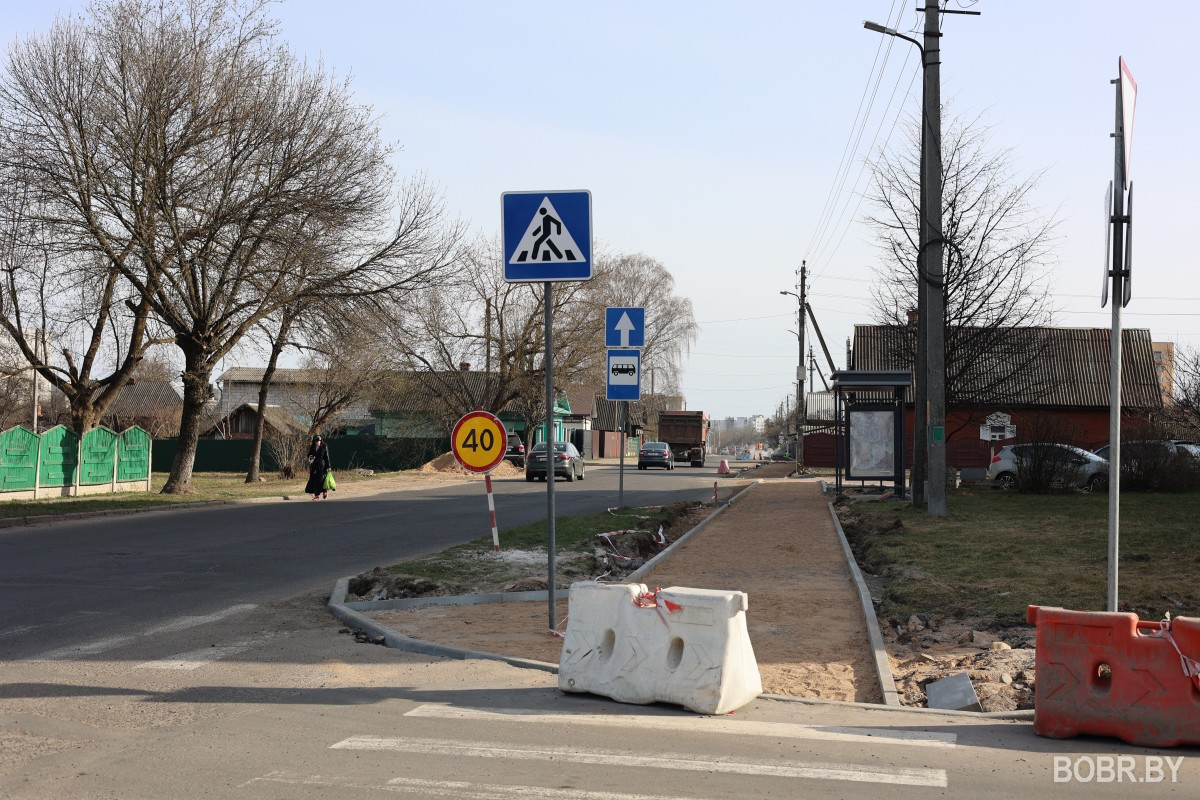 Ул. Володарского, Бобруйск. Прокладка тротуара