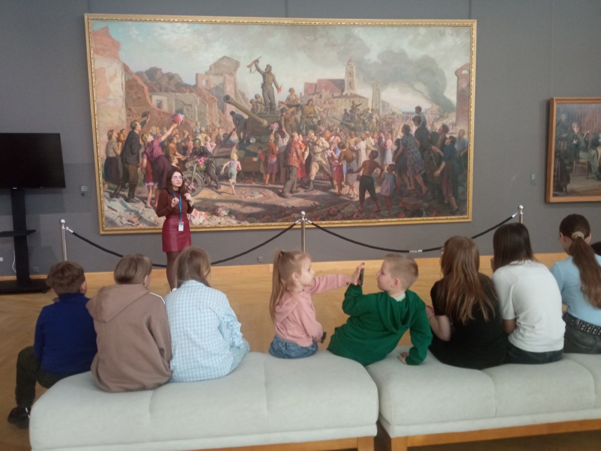 Юные художники Бобруйской ИЗО-студии &laquo;Радуга&raquo; в гостях в Национальном художественном музее РБ