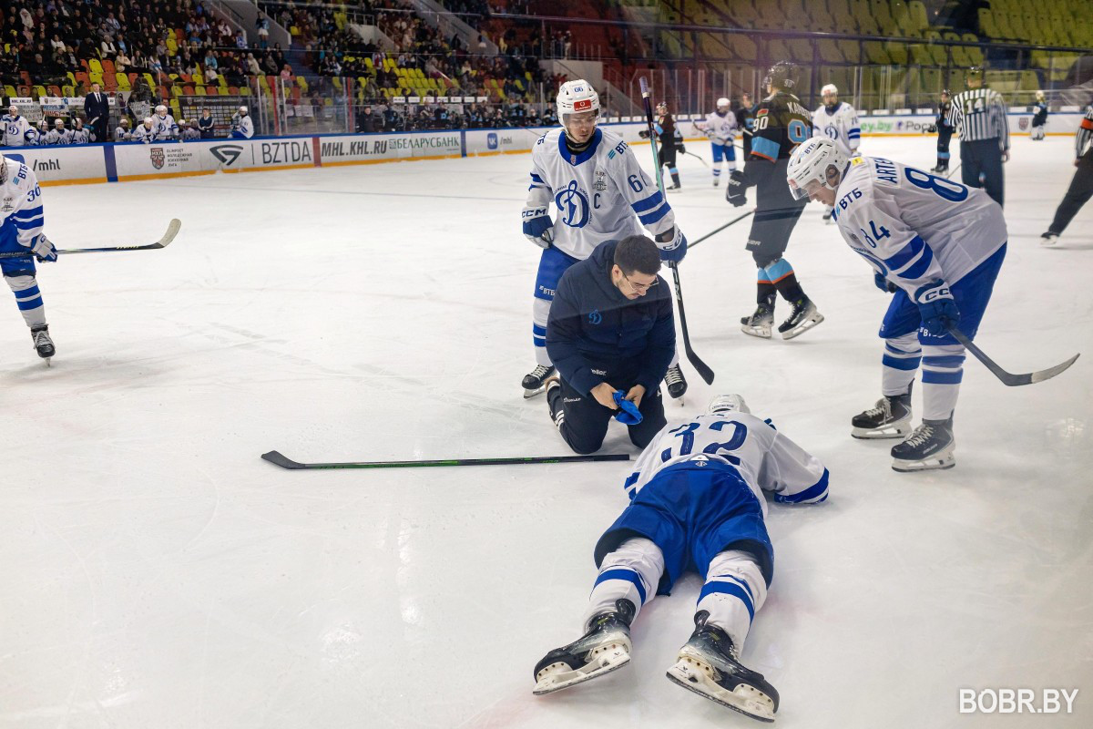 Динамо-Шинник разгромил московское «Динамо» Динамо-Шинник разгромил московское «Динамо»