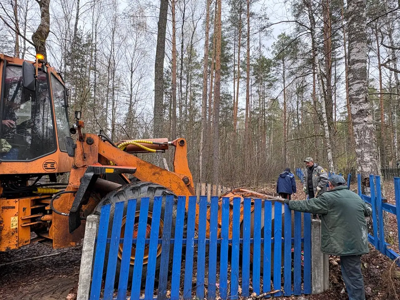 По всей Бобруйщине кипят работы по благоустройству кладбищ