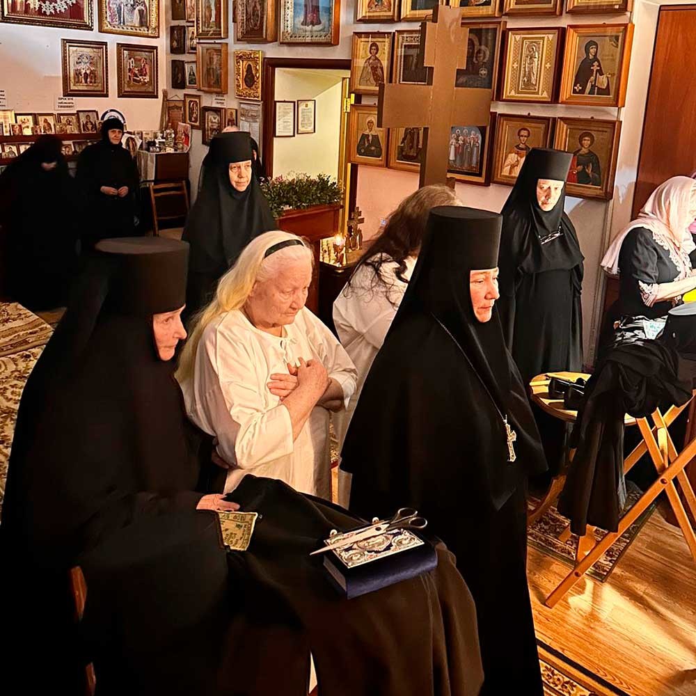 Две инокини Бобруйского монастыря приняли постриг в мантию от епископа Серафима