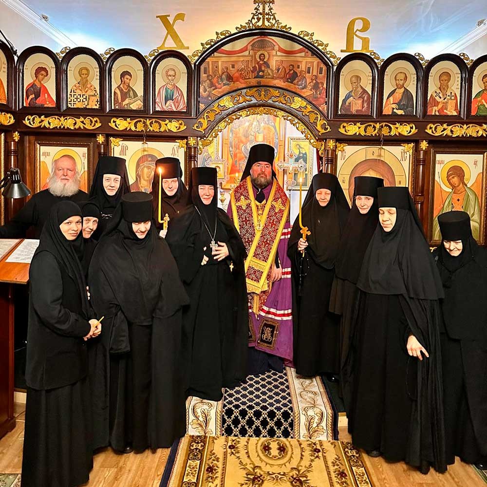 Две инокини Бобруйского монастыря приняли постриг в мантию от епископа Серафима