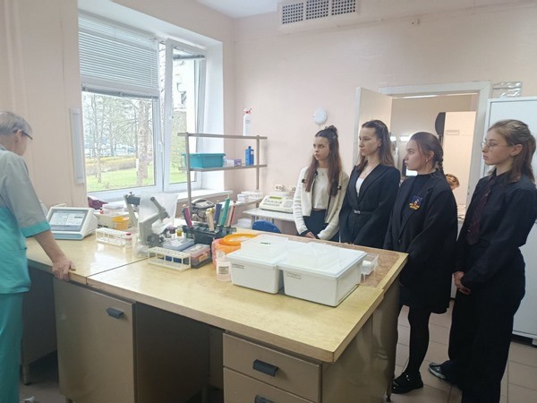 Бобруйские школьники познакомились с работой центральной больницы на профориентационной встрече