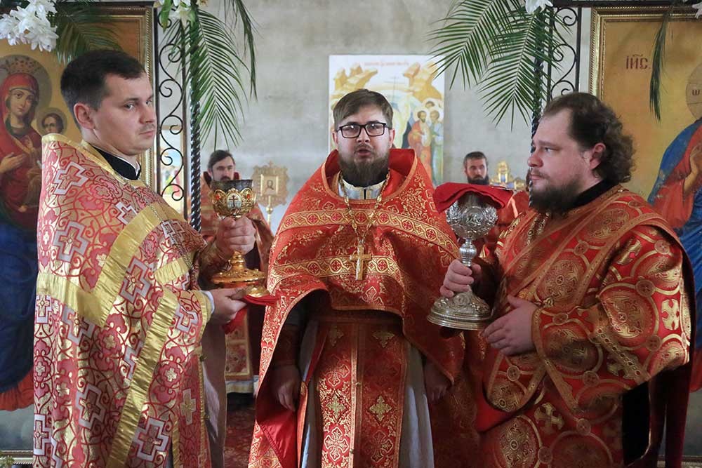 Епископ Бобруйский Серафим возглавил престольное торжество в мужском монастыре Прощанская пустынь