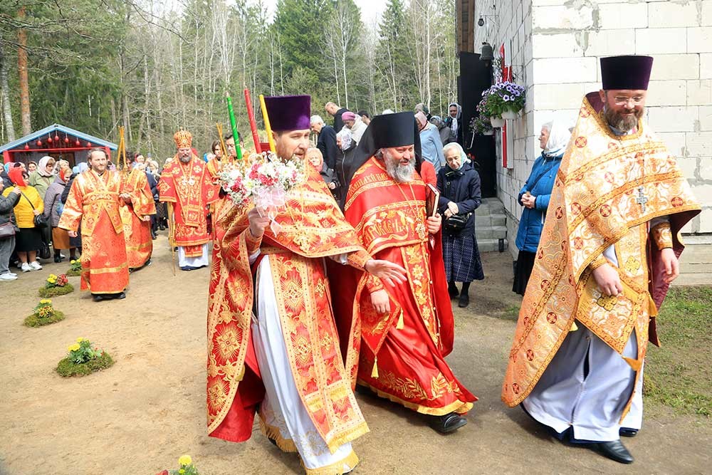 Епископ Бобруйский Серафим возглавил престольное торжество в мужском монастыре Прощанская пустынь