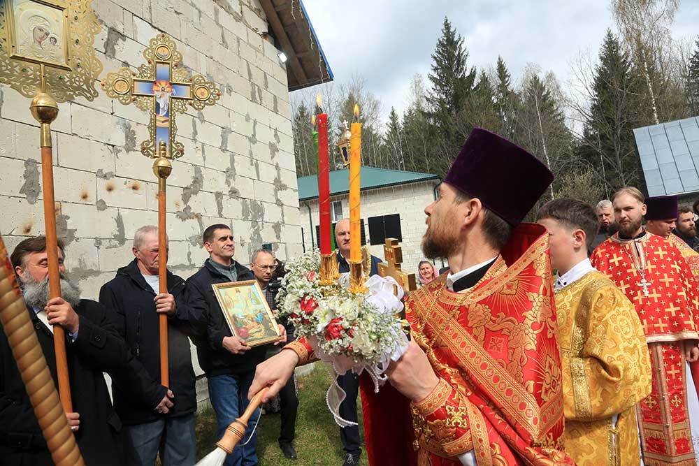 Епископ Бобруйский Серафим возглавил престольное торжество в мужском монастыре Прощанская пустынь