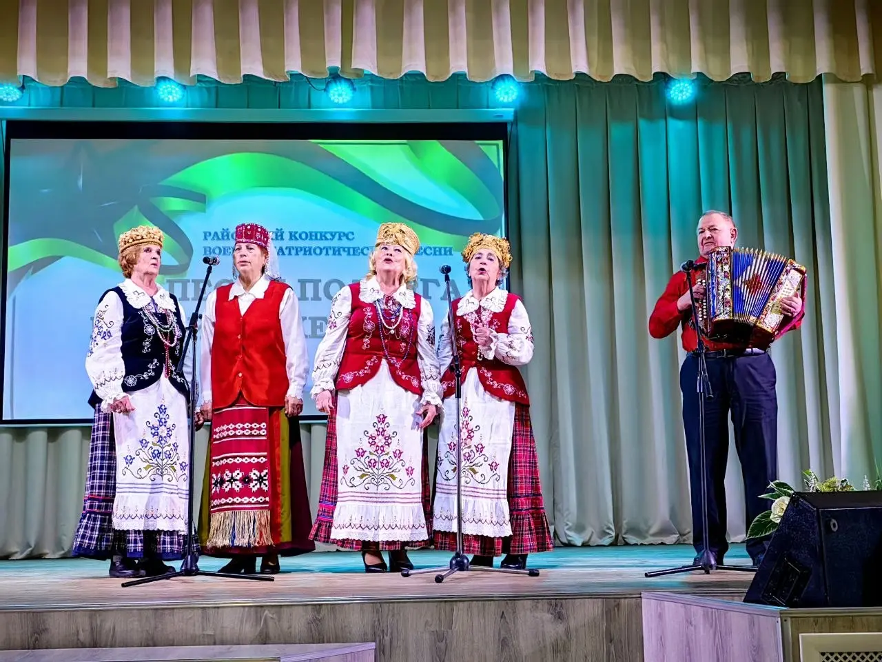 В Бобруйском районном Центре культуры прошли конкурсы военно-патриотической песни и чтецов