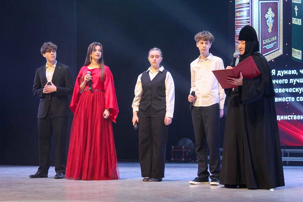 В Бобруйске состоялся музыкальный спектакль &laquo;Христос Воскресе!&raquo; православного театра &laquo;Убрус&raquo;