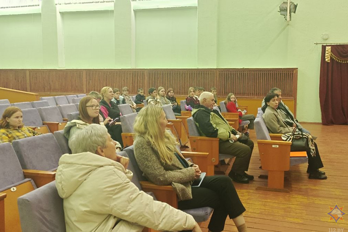 Спасатели Бобруйщины провели сельский сход в деревне Осово