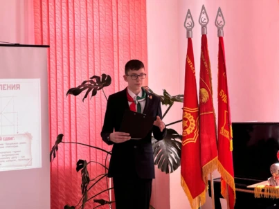 Горны, значки, галстуки: учащийся из Бобруйска представил свою выставку о пионерии в Витебской области