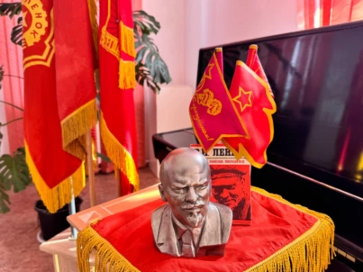 Горны, значки, галстуки: учащийся из Бобруйска представил свою выставку о пионерии в Витебской области