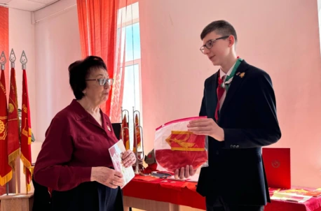 Горны, значки, галстуки: учащийся из Бобруйска представил свою выставку о пионерии в Витебской области