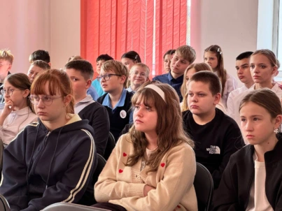 Горны, значки, галстуки: учащийся из Бобруйска представил свою выставку о пионерии в Витебской области