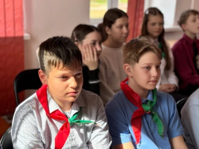 Горны, значки, галстуки: учащийся из Бобруйска представил свою выставку о пионерии в Витебской области